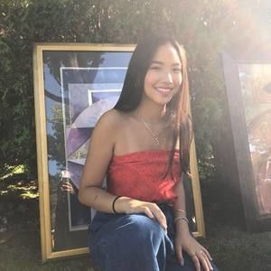 Meet your Posher, Chloe